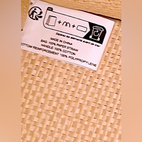 Dior Beauty DIORIVIERA 100% Straw Tote
GWP - Picture 6 of 6